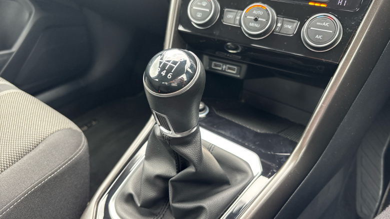 Volkswagen T-Roc 1.5 TSI EVO SE 5dr Petrol Hatchback